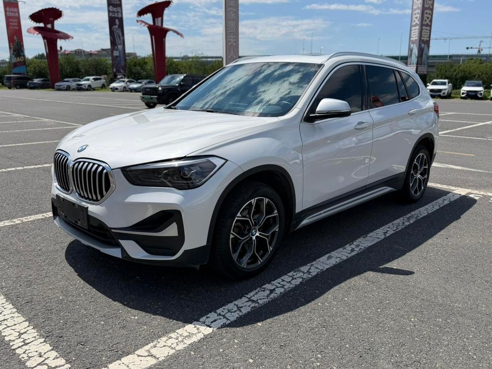 BMW X1 2022 — фото автомобиля 1