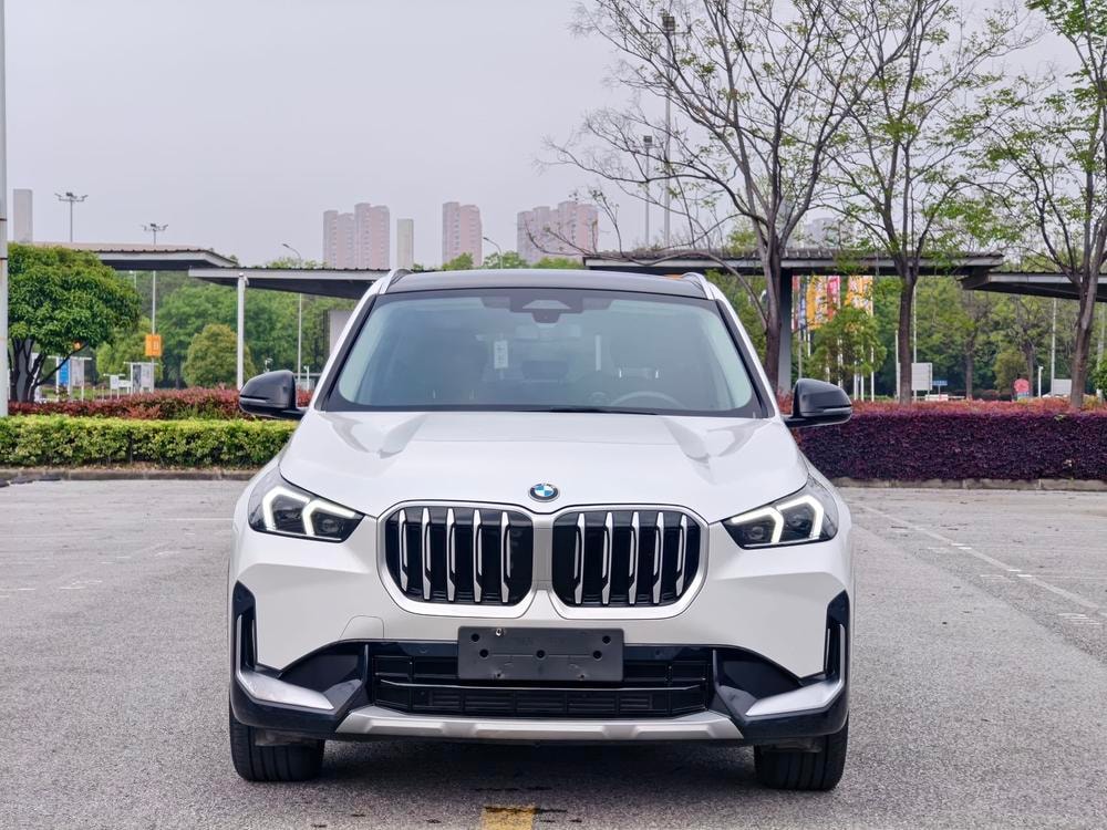 BMW X1 2023 — фото автомобиля 1