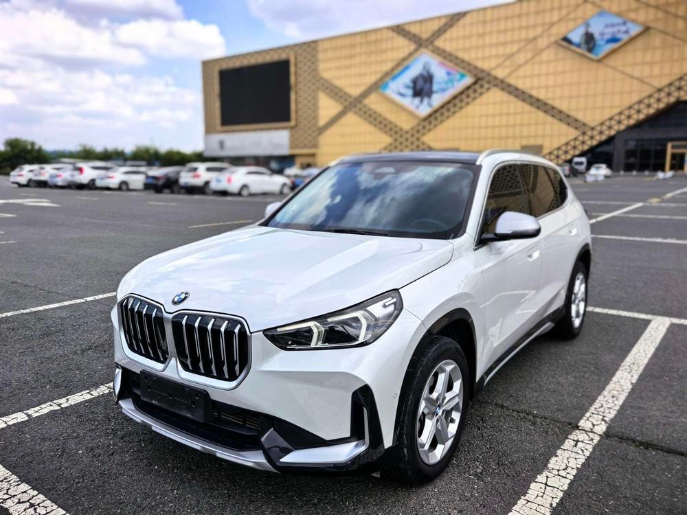 BMW X1 2023 — фото автомобиля 1