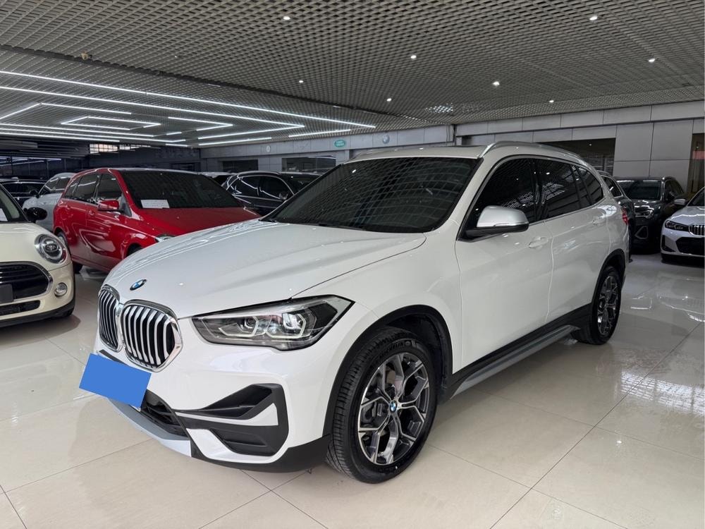 BMW X1 2022 — фото автомобиля
