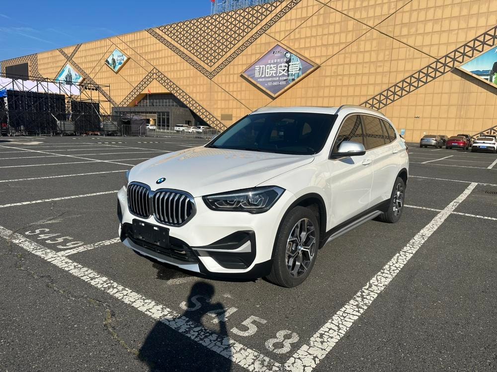 BMW X1 2022 — фото автомобиля