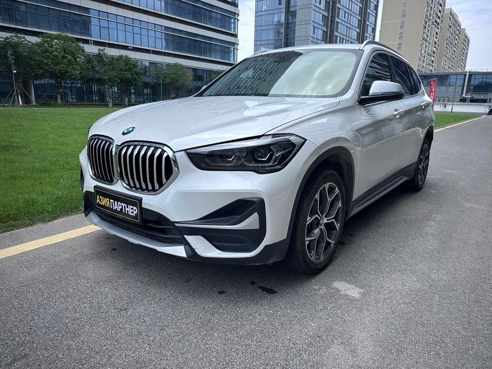 BMW X1 2022 — фото автомобиля 1