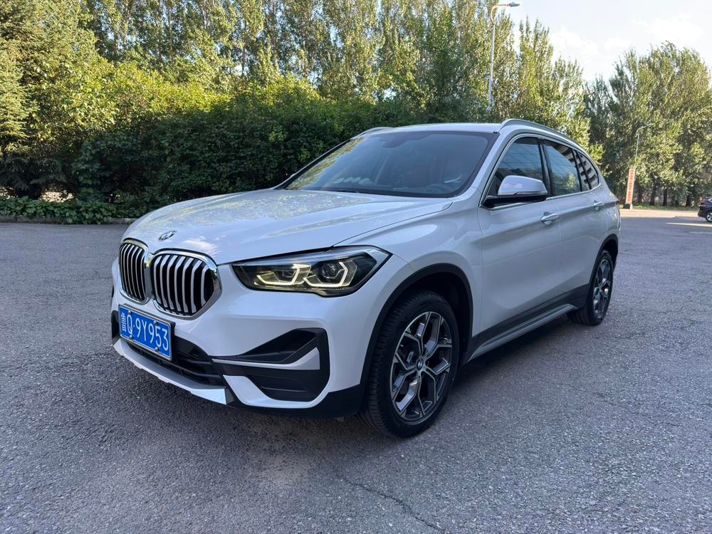 BMW X1 2022 — фото автомобиля 1
