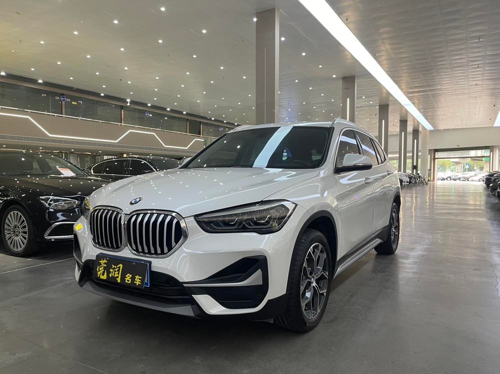 BMW X1 2022 — фото автомобиля