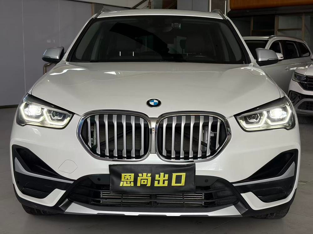 BMW X1 2022 — фото автомобиля 1
