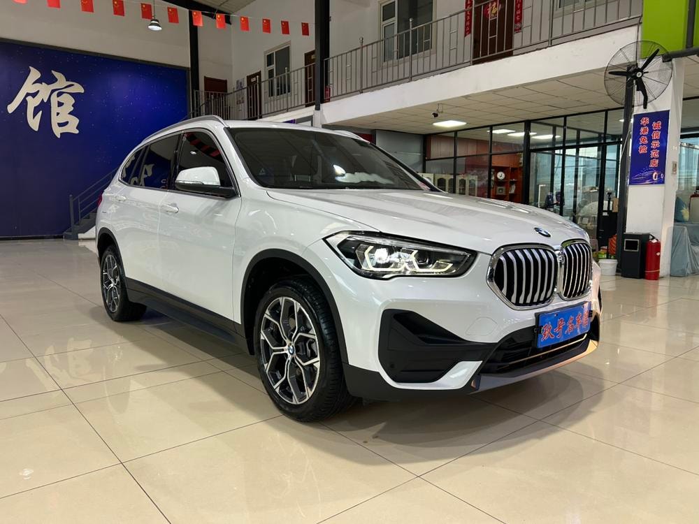 BMW X1 2022 — фото автомобиля