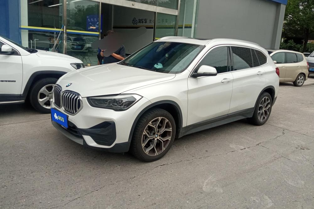 BMW X1 2022 — фото автомобиля 1