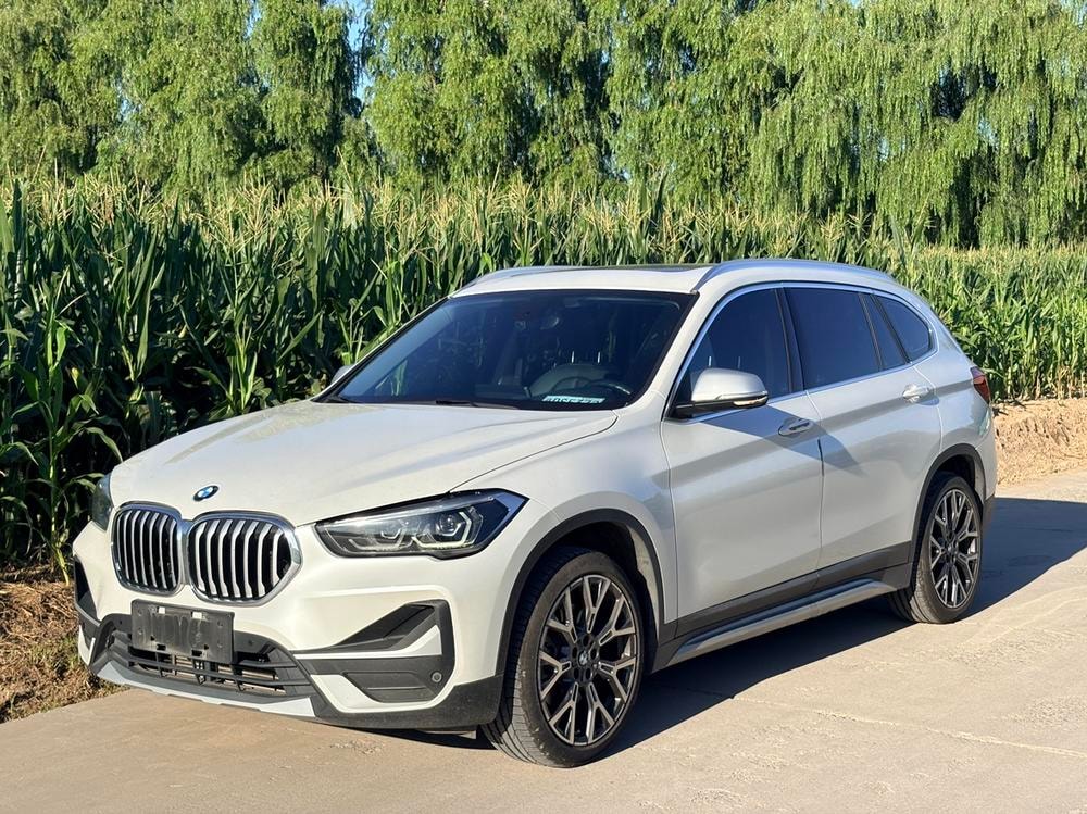 BMW X1 2021 — фото автомобиля 1