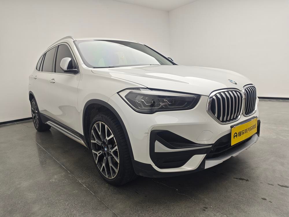 BMW X1 2021 — фото автомобиля 1