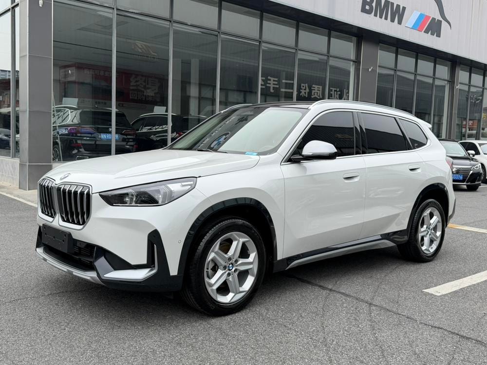 BMW X1 2023 — фото автомобиля 1