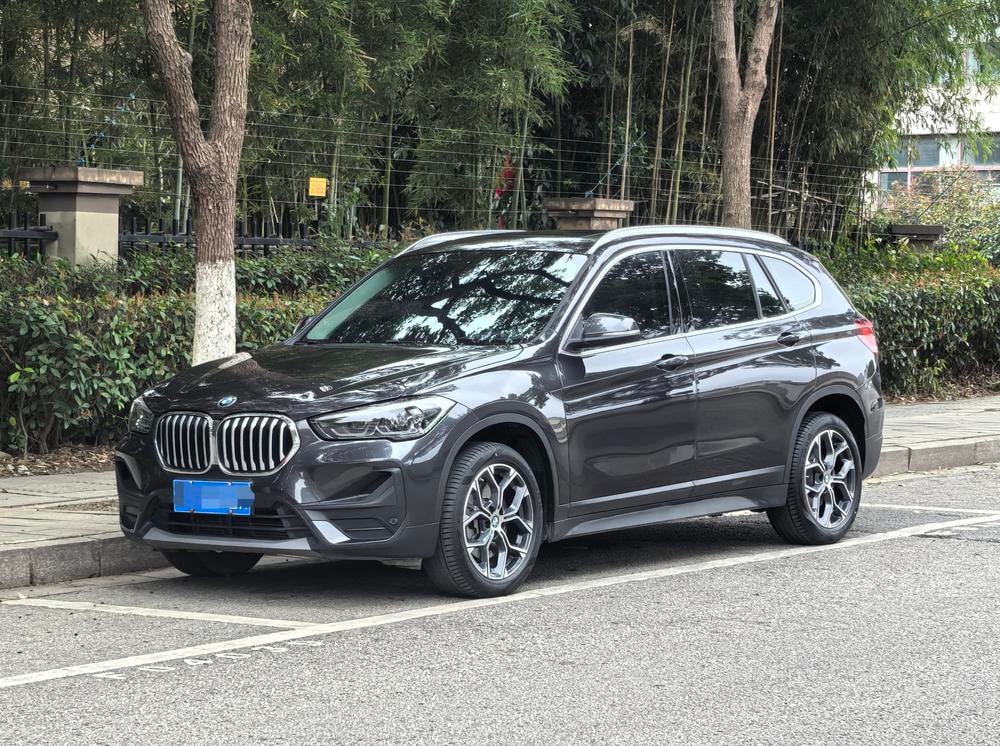 BMW X1 2022 — фото автомобиля 1