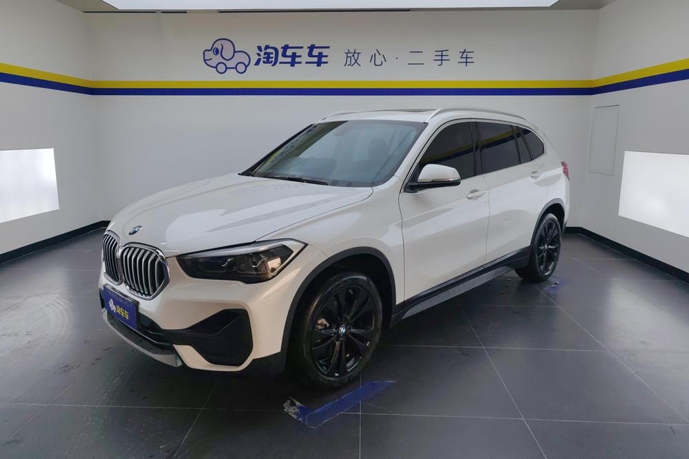 BMW X1 2021 — фото автомобиля 1