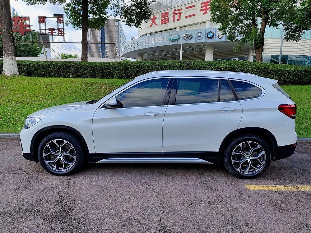 BMW X1 2021 — фото автомобиля 1