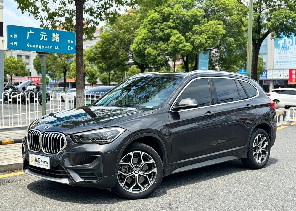 BMW X1 2021 — фото автомобиля 1