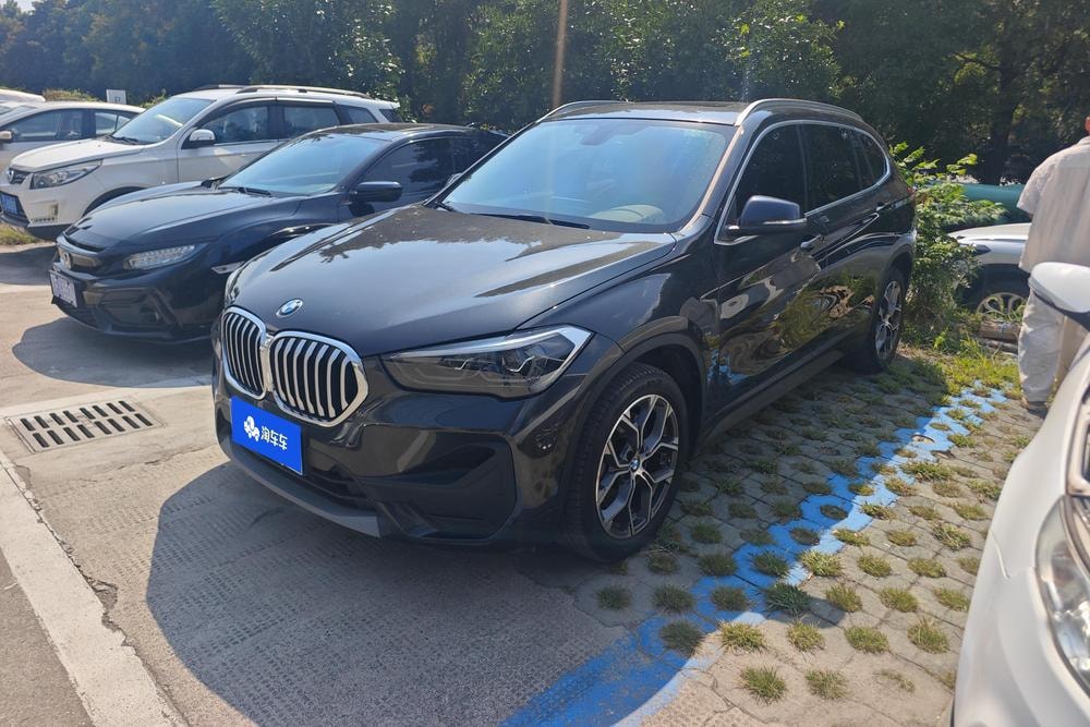 BMW X1 2021 — фото автомобиля