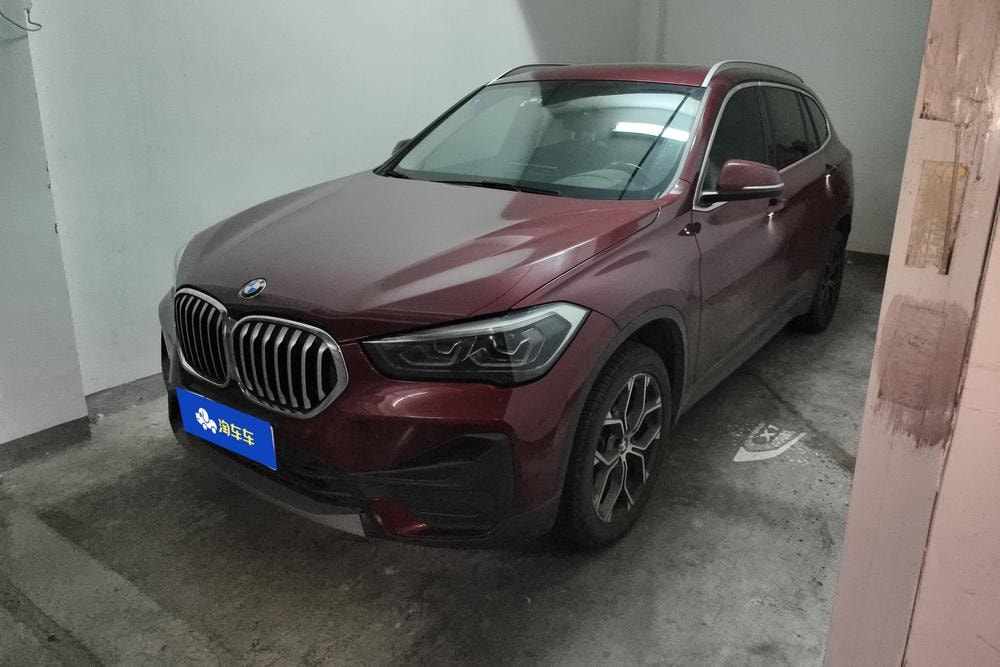 BMW X1 2021 — фото автомобиля 1