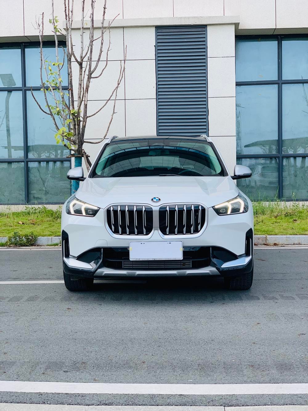 BMW X1 2023 — фото автомобиля