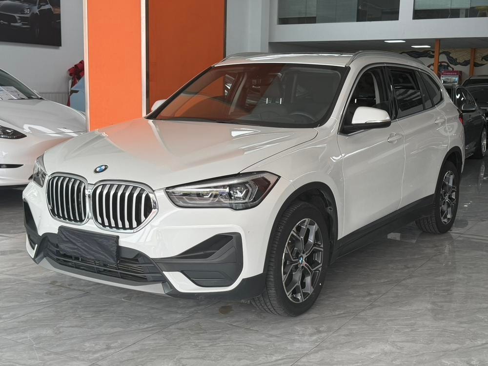BMW X1 2022 — фото автомобиля 1