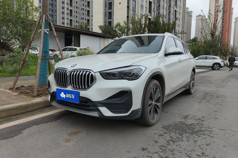 BMW X1 2022 — фото автомобиля 1