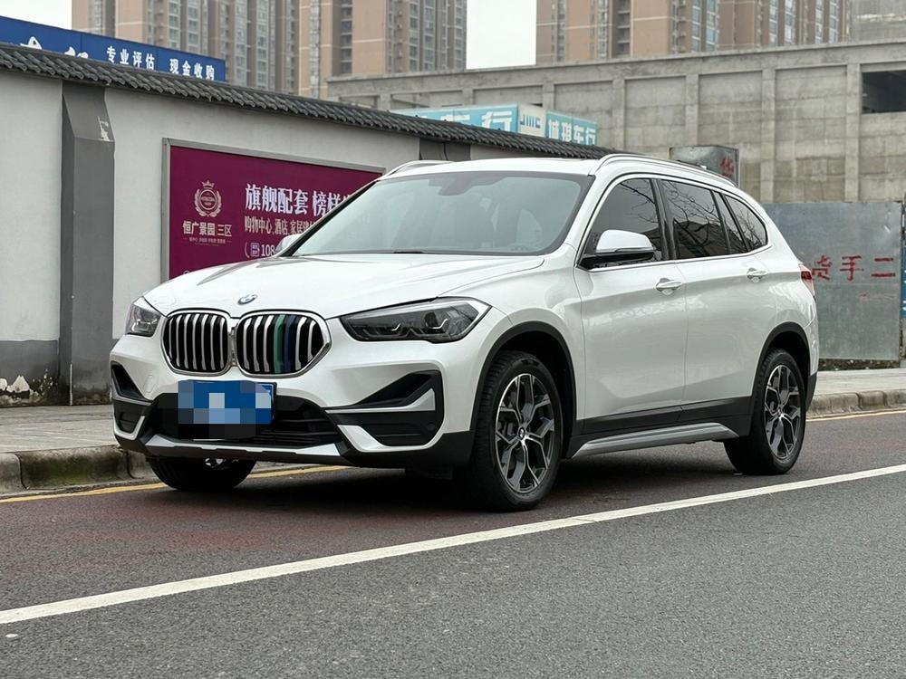 BMW X1 2022 — фото автомобиля 1