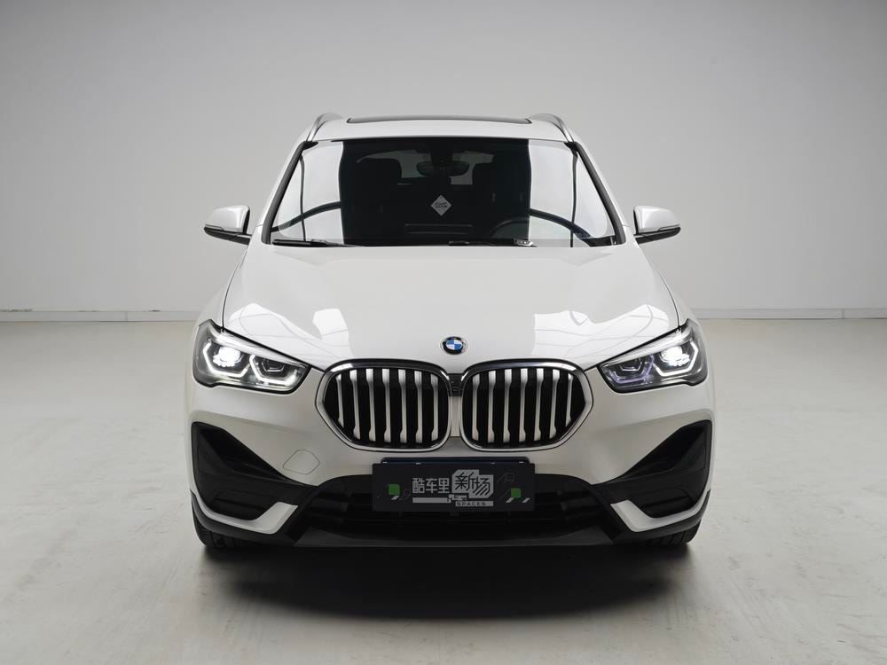 BMW X1 2021 — фото автомобиля 1