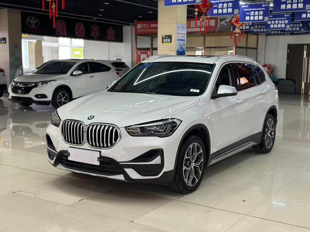 BMW X1 2022 — фото автомобиля 1