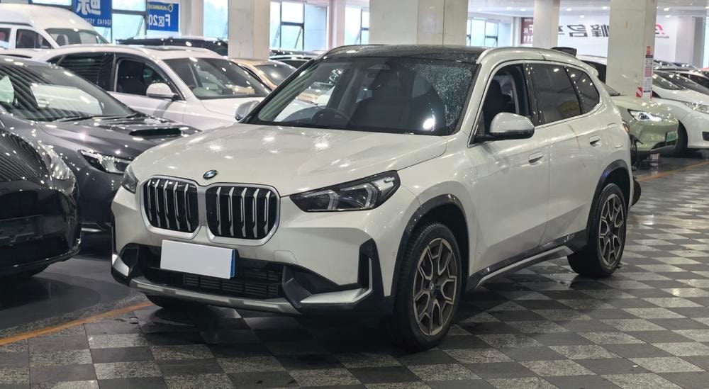 BMW X1 2023 — фото автомобиля 1