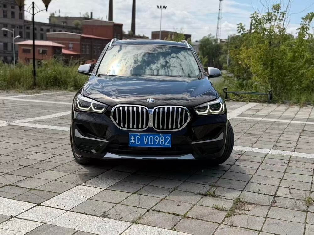 BMW X1 2022 — фото автомобиля 1