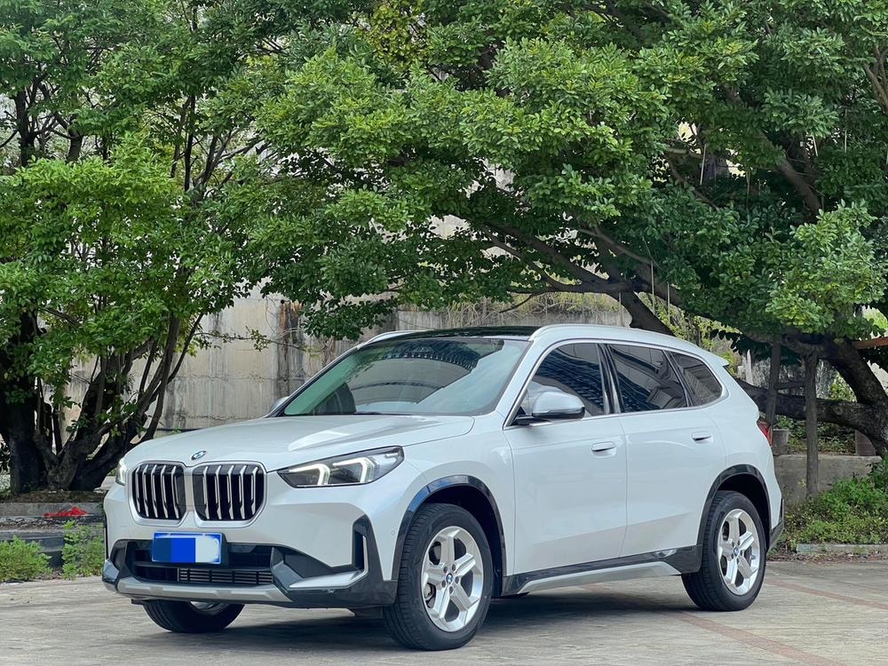 BMW X1 2023 — фото автомобиля