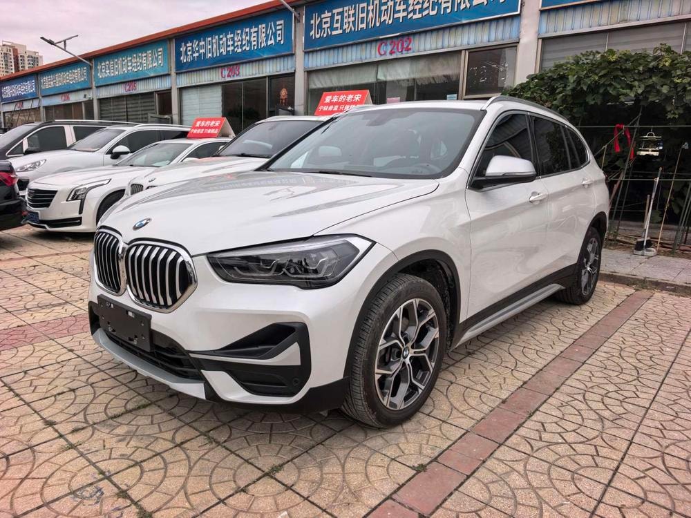 BMW X1 2021 — фото автомобиля 1