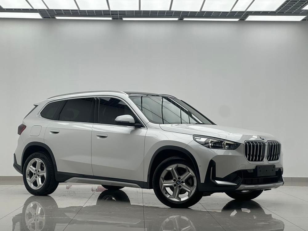 BMW X1 2023 — фото автомобиля