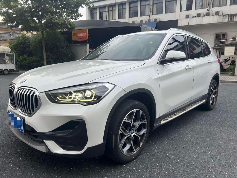 BMW X1 2021 — фото автомобиля 1
