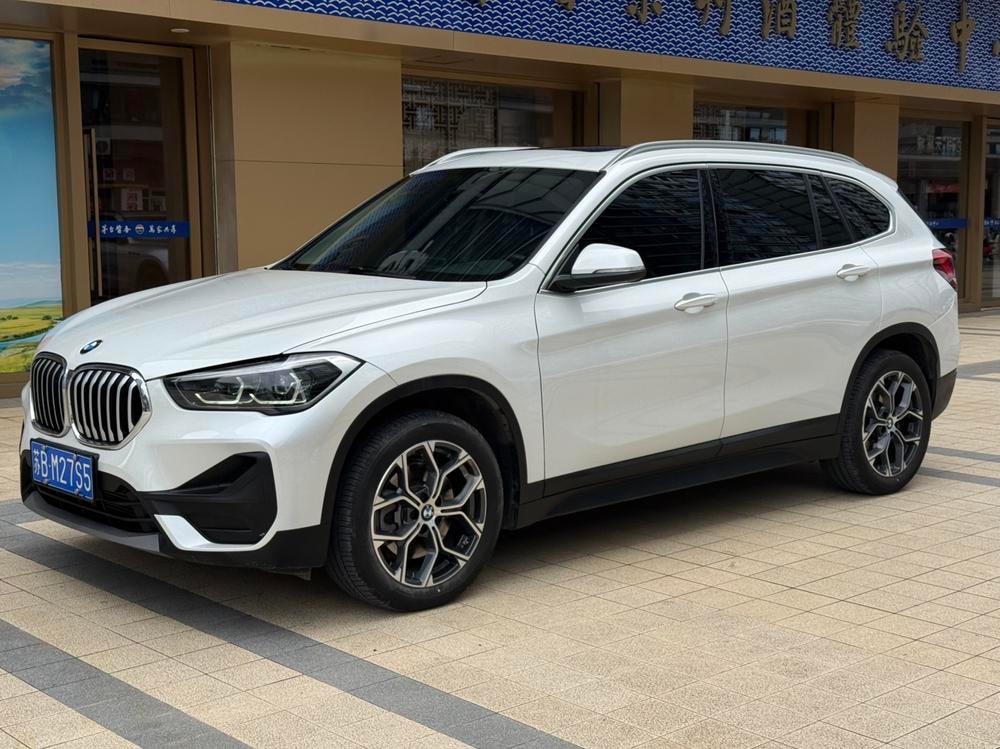 BMW X1 2021 — фото автомобиля 1