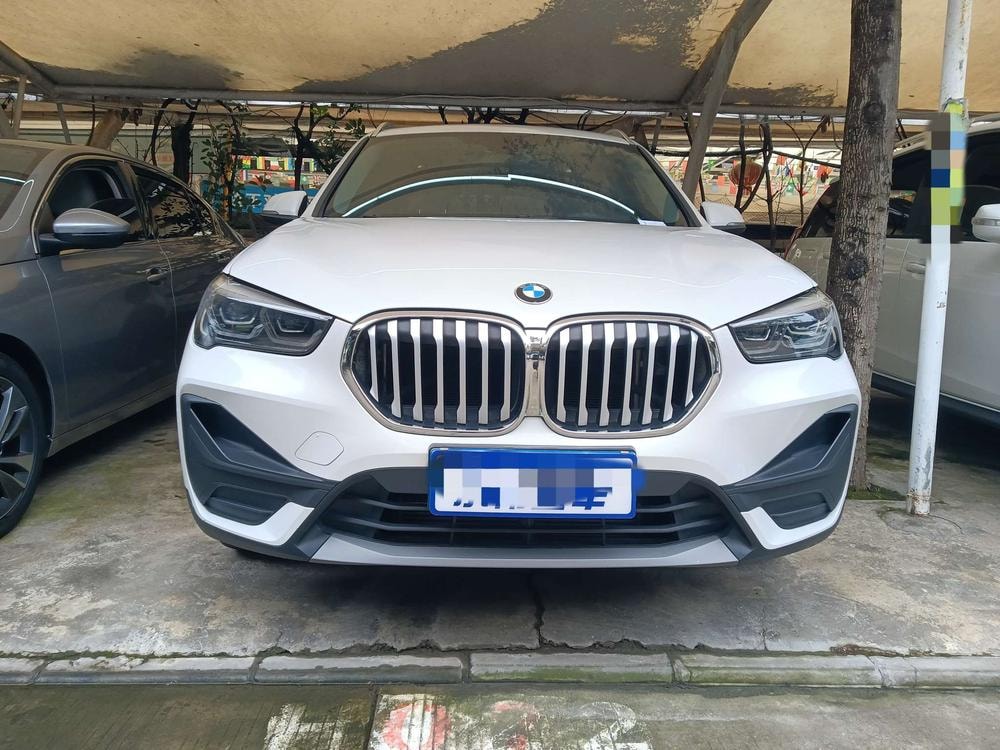 BMW X1 2022 — фото автомобиля 1