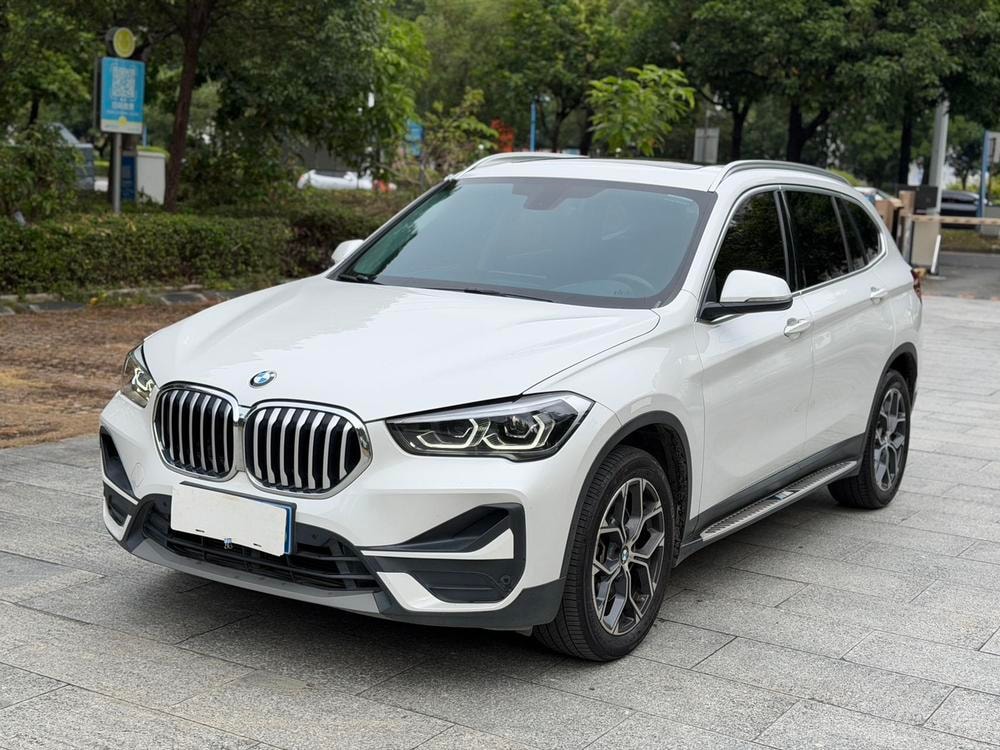 BMW X1 2022 — фото автомобиля 1