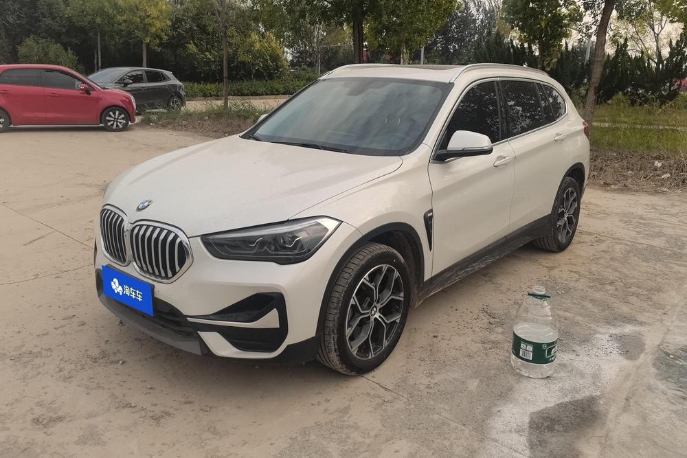 BMW X1 2021 — фото автомобиля 1