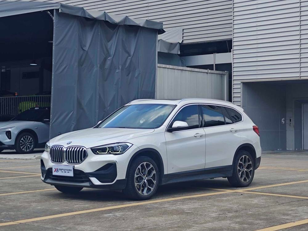 BMW X1 2022 — фото автомобиля