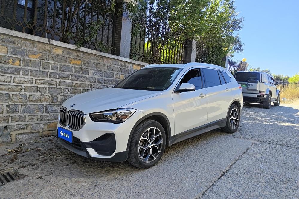 BMW X1 2021 — фото автомобиля 1