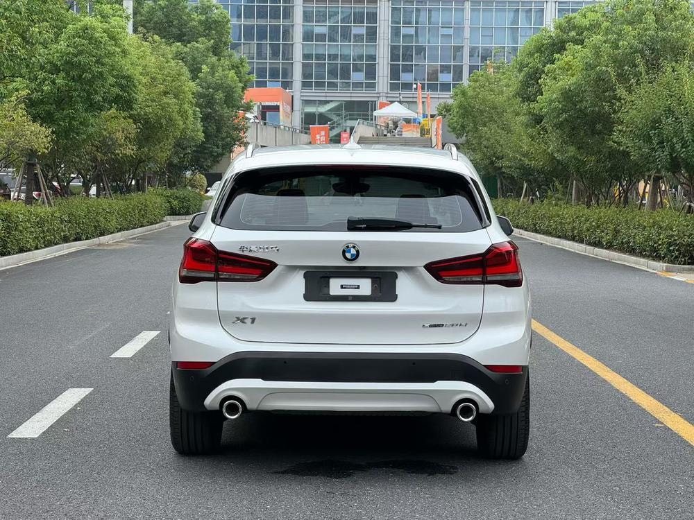BMW X1 2021 — фото автомобиля 1