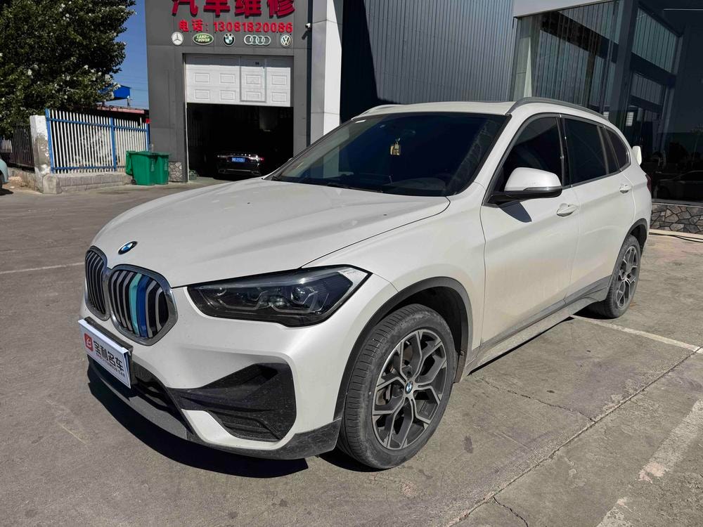 BMW X1 2022 — фото автомобиля 1
