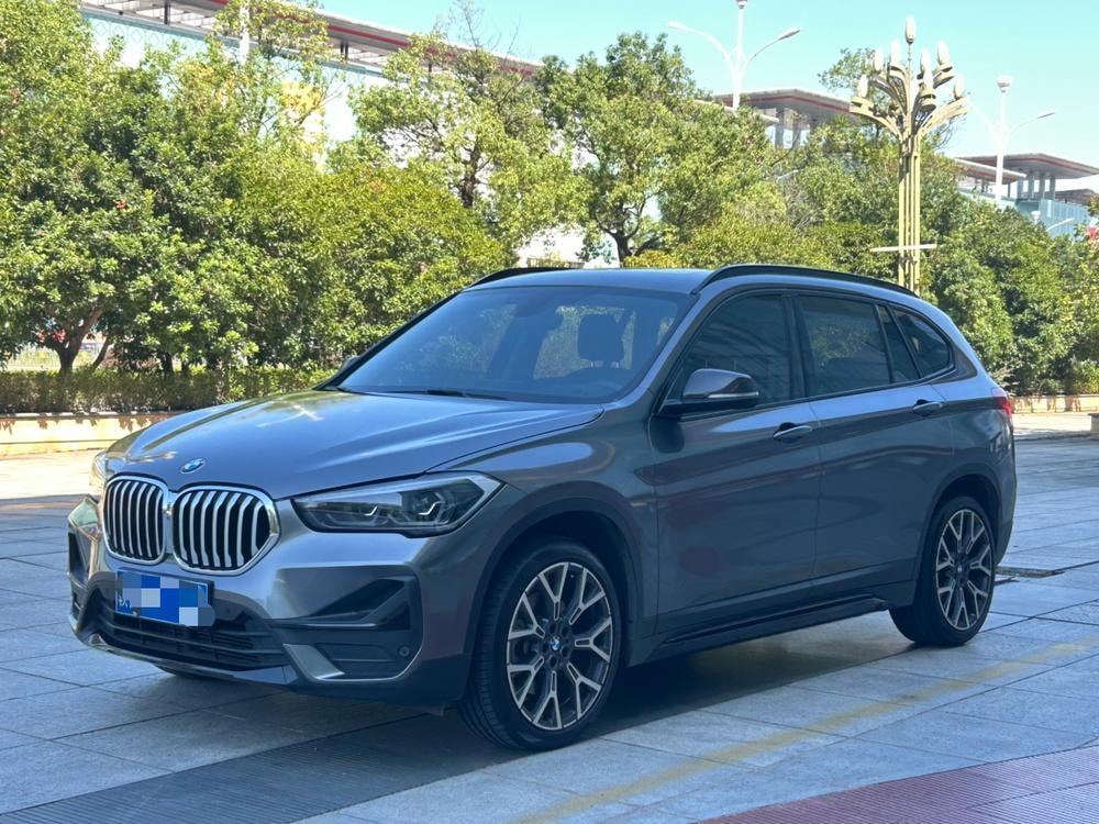 BMW X1 2021 — фото автомобиля 1