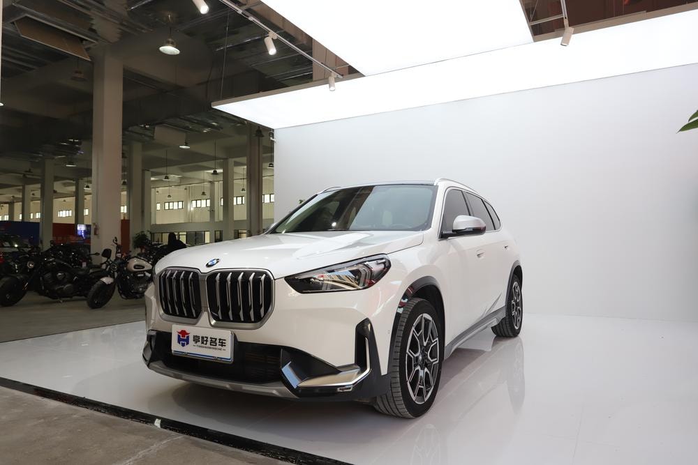 BMW X1 2023 — фото автомобиля 1