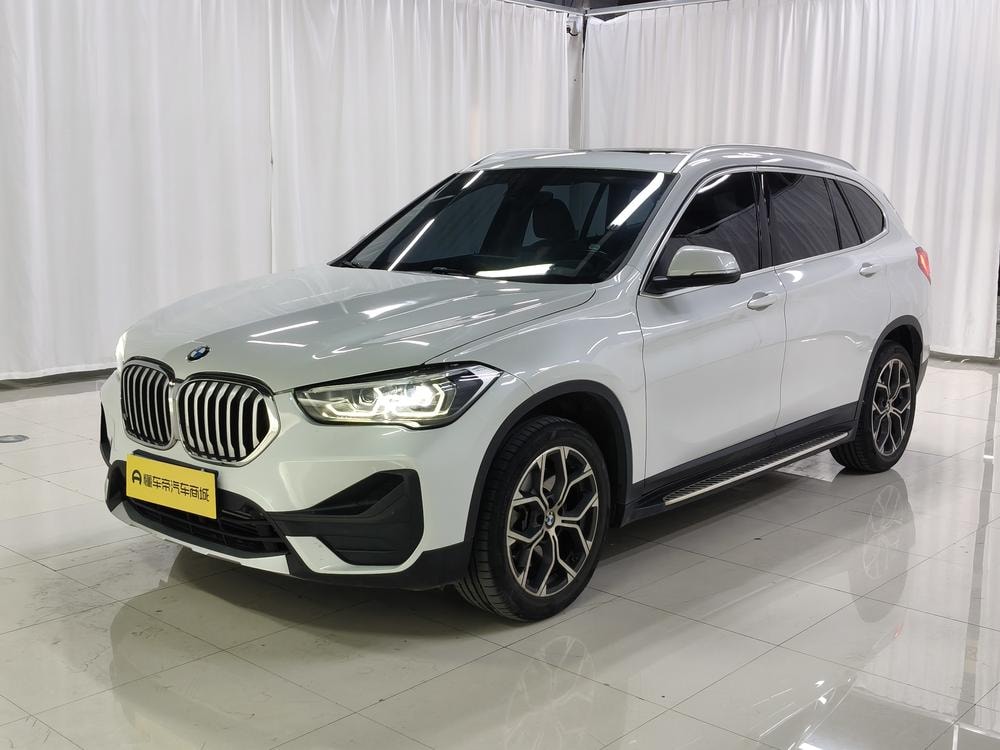 BMW X1 2021 — фото автомобиля 1