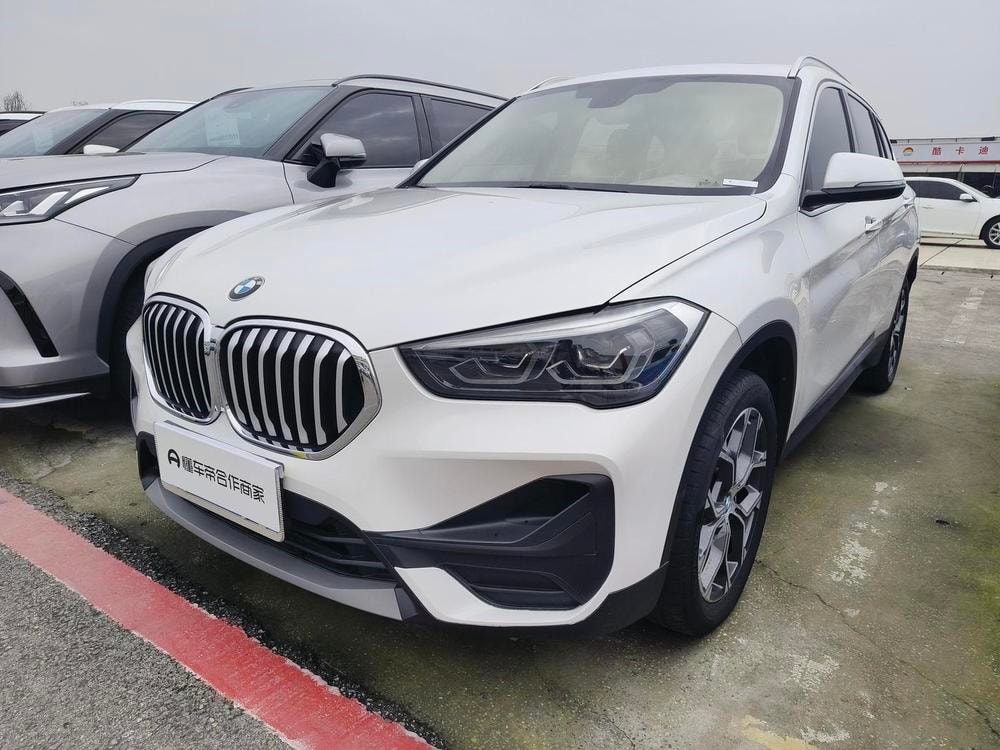 BMW X1 2021 — фото автомобиля 1