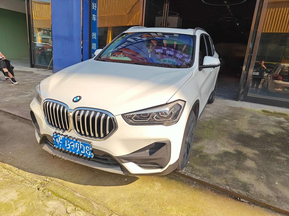 BMW X1 2021 — фото автомобиля 1