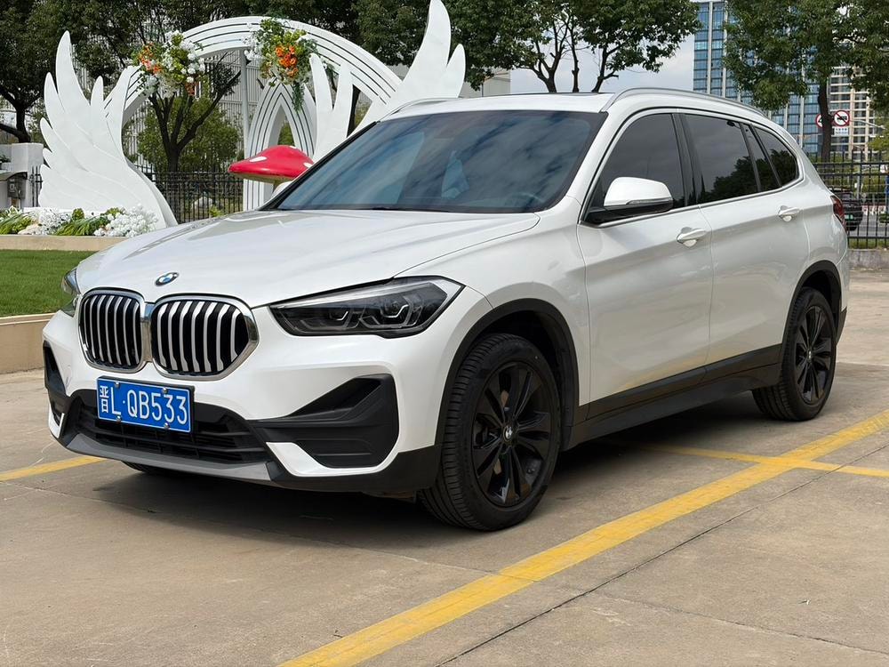 BMW X1 2021 — фото автомобиля 1