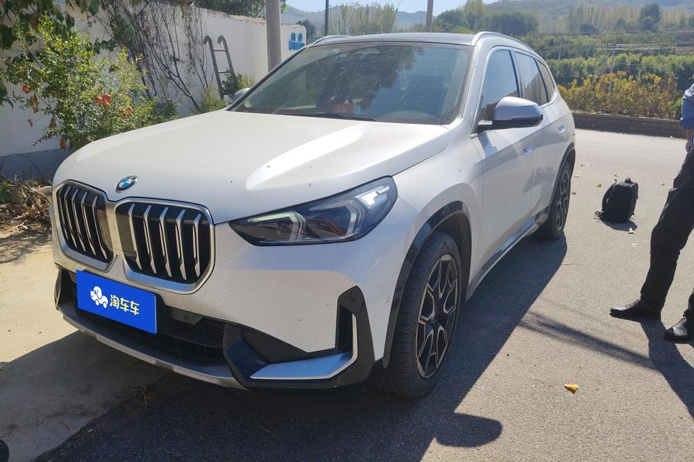 BMW X1 2023 — фото автомобиля