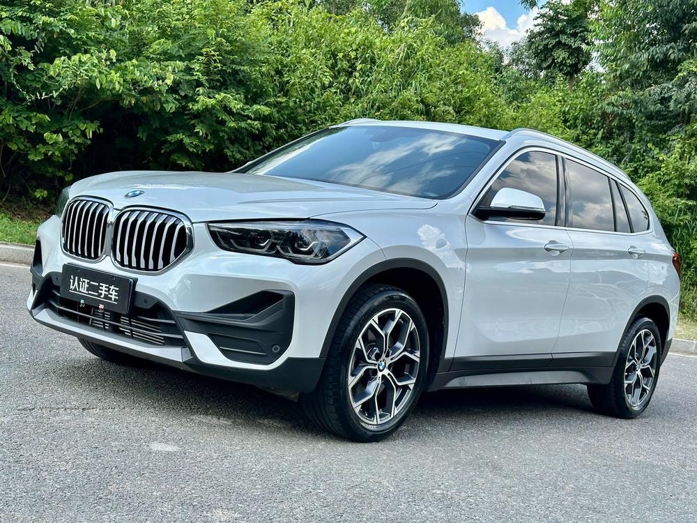 BMW X1 2021 — фото автомобиля 1