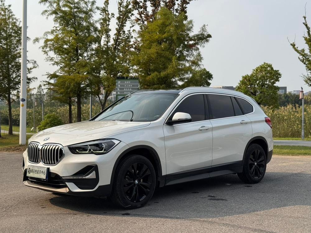 BMW X1 2020 — фото автомобиля 1