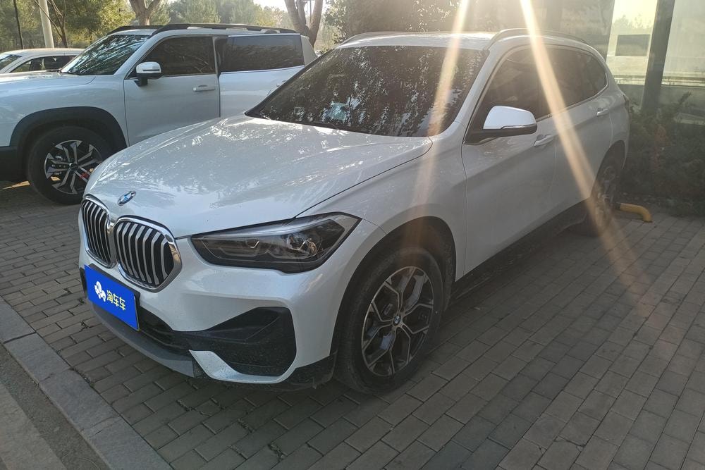 BMW X1 2021 — фото автомобиля 1